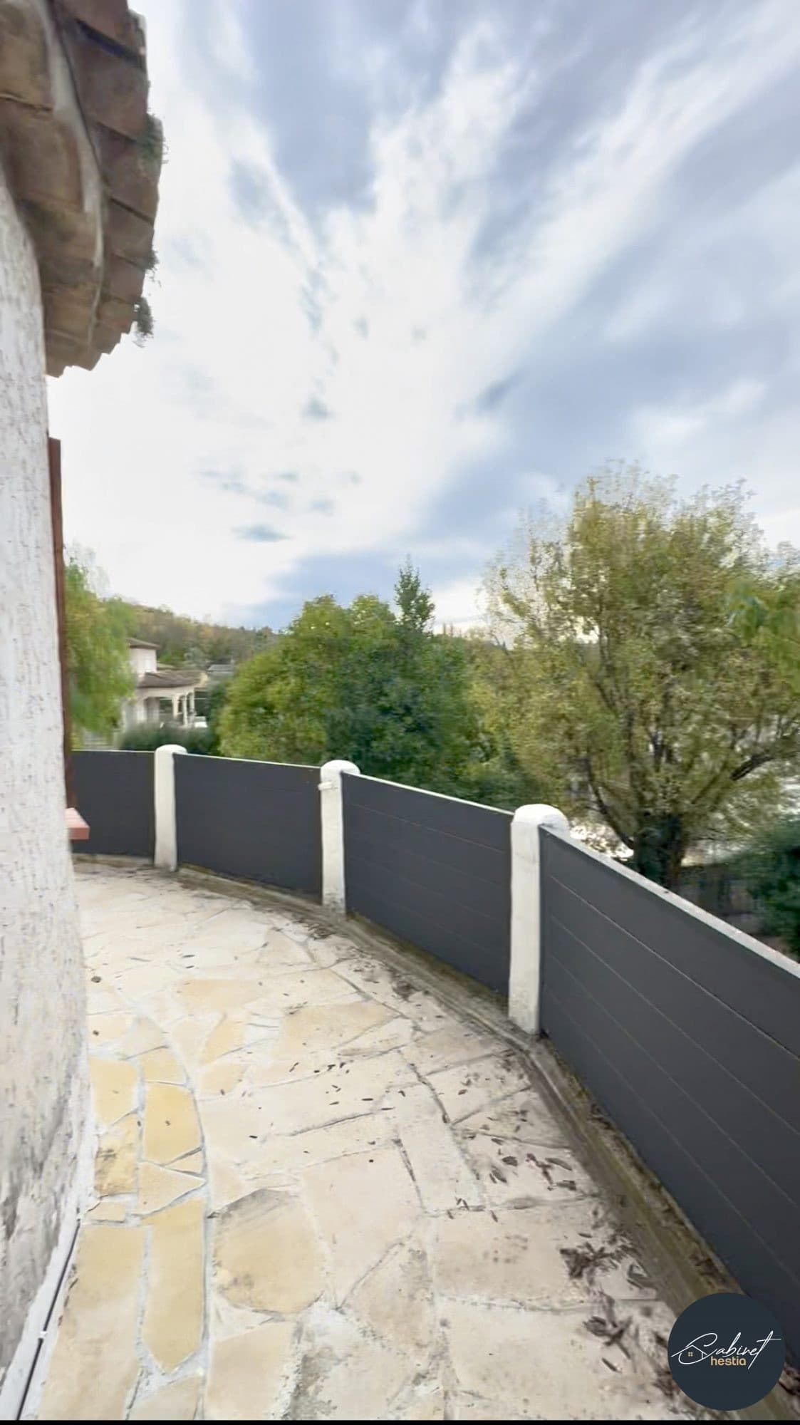 HAUT DE VILLA / DERNIER ETAGE / Saint-Paul-de-Vence / GARAGE / JARDINET / TERRASSE / VERANDAS / RARE : - Miniature 5