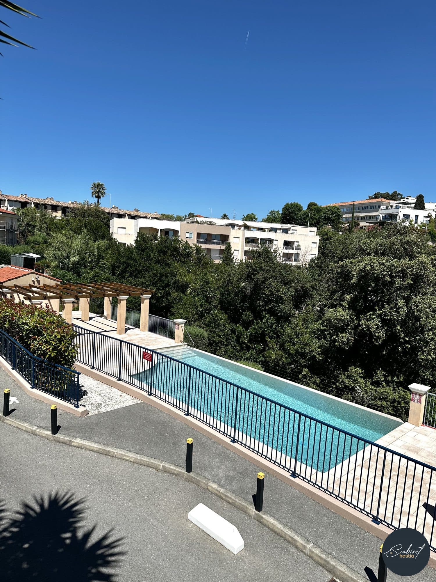 NICE FABRON / 2 PIÈCES DE 45 m² AVEC GARAGE, DOUBLE TERRASSE ET PISCINE : - Miniature 11