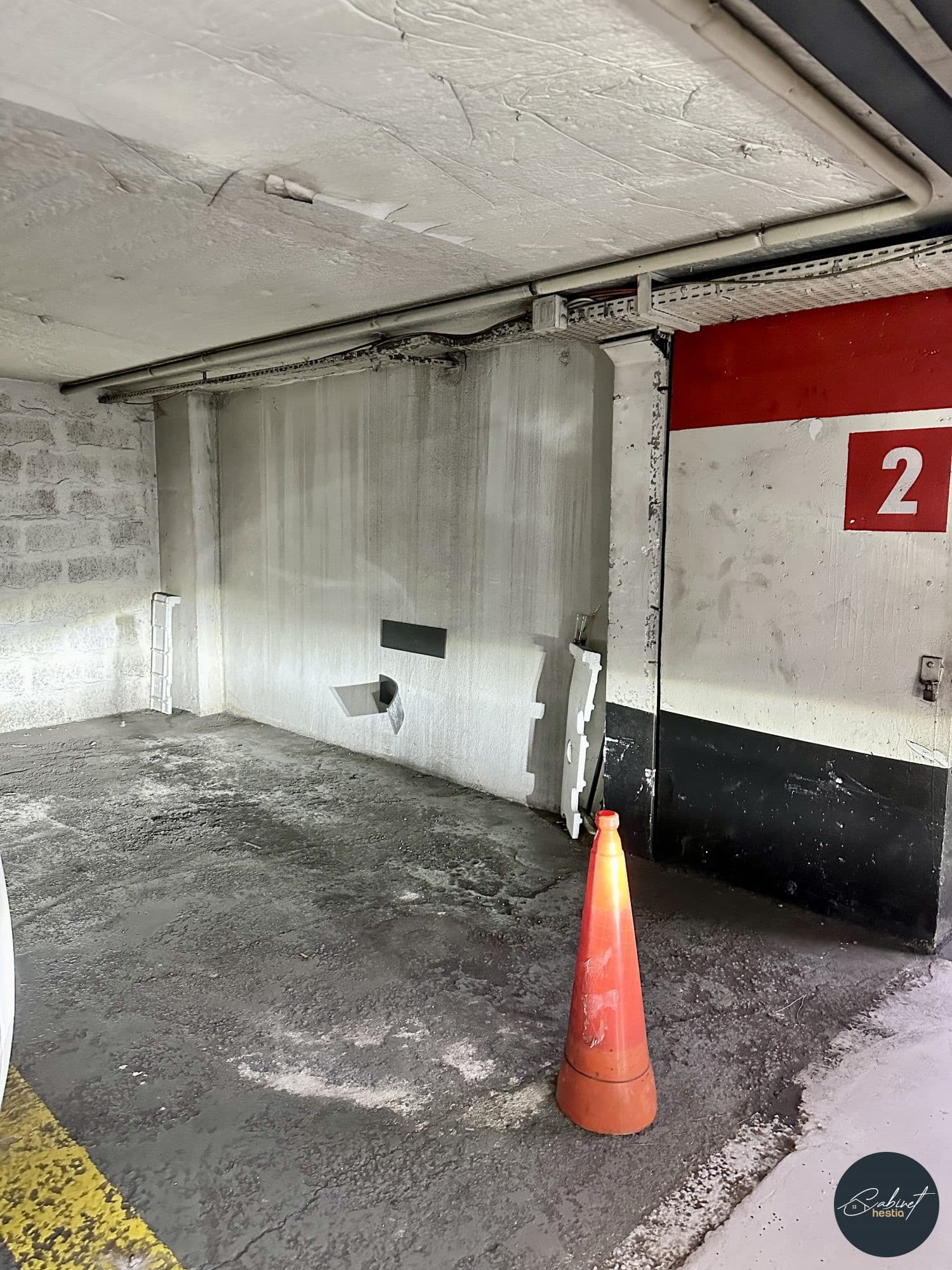 PLACE PARKING / SOUS-SOL SÉCURISÉ/ GRIMALDI / 12M2